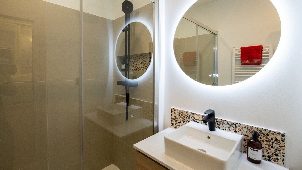 Photo of Bathroom in Moliere - Edgard Quinet