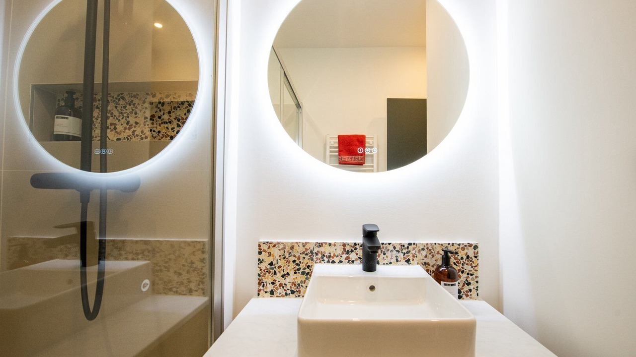 Photo of Bathroom in Moliere - Edgard Quinet