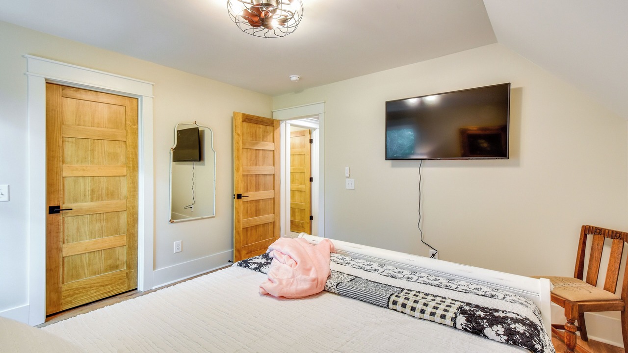 Photo of Bedroom in Clarkesville