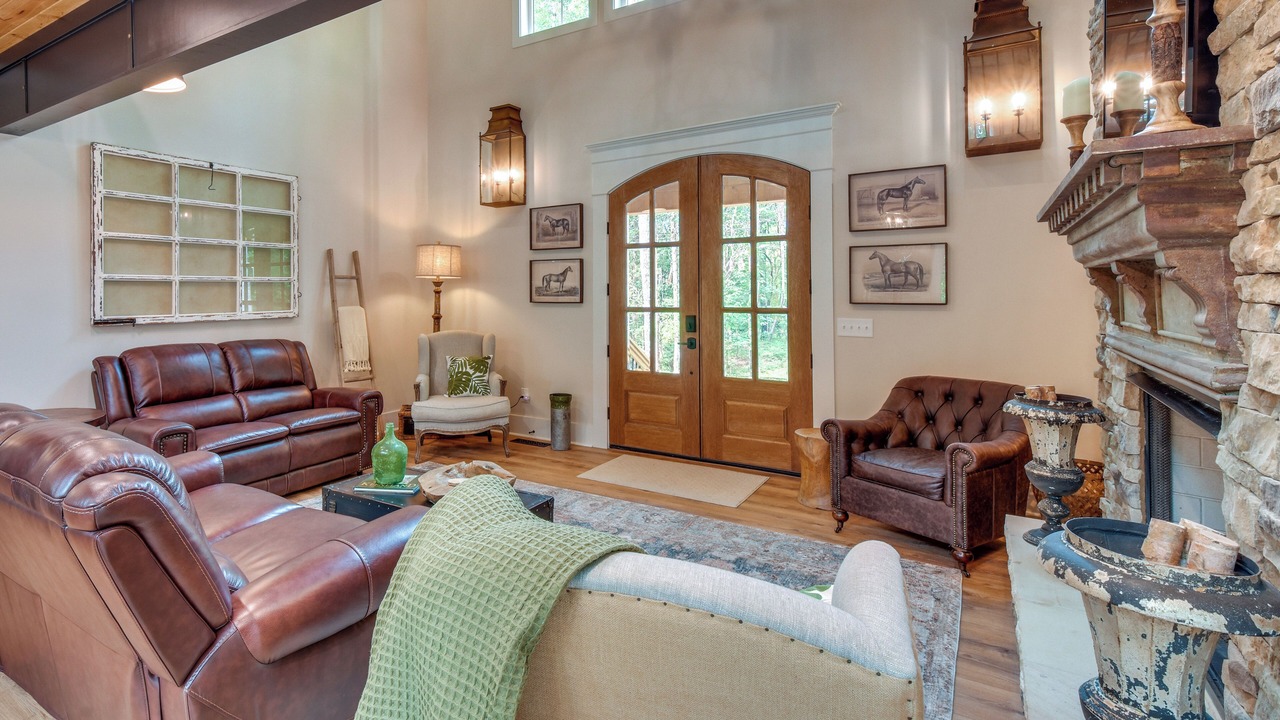 Photo of Livingroom in Clarkesville