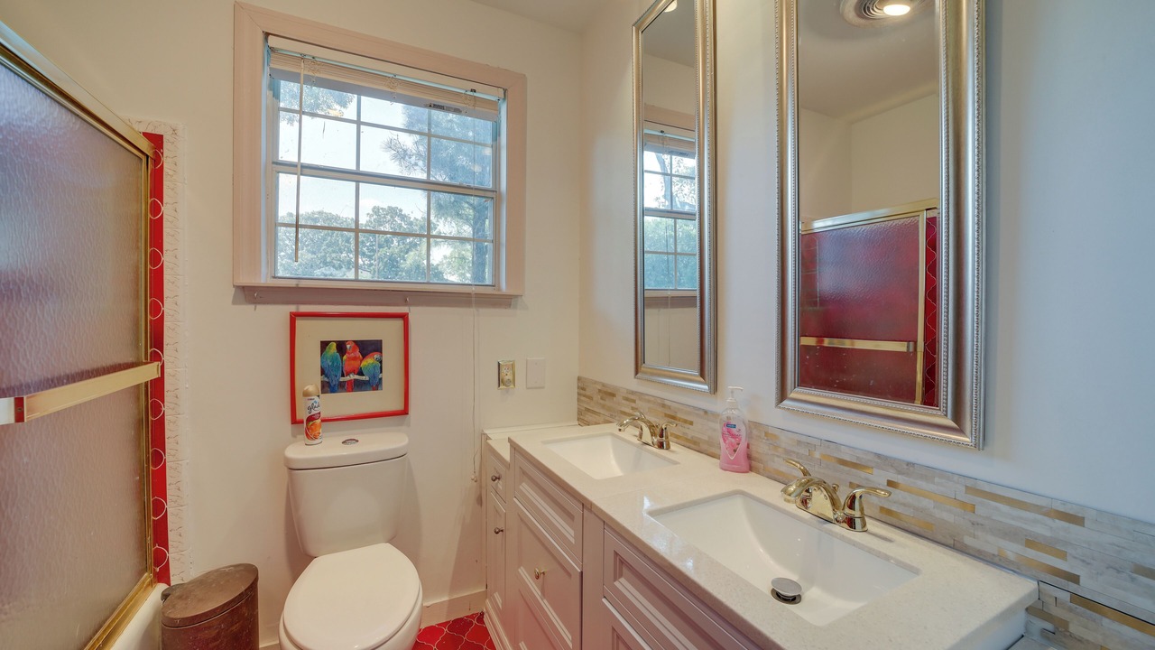 Photo of Bathroom in Mannford