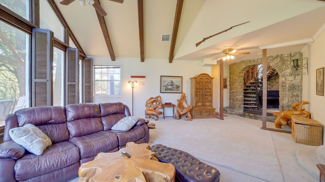 Photo of Livingroom in Mannford