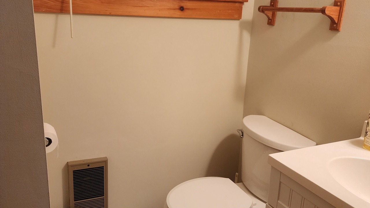 Photo of Bathroom in Putnam Station