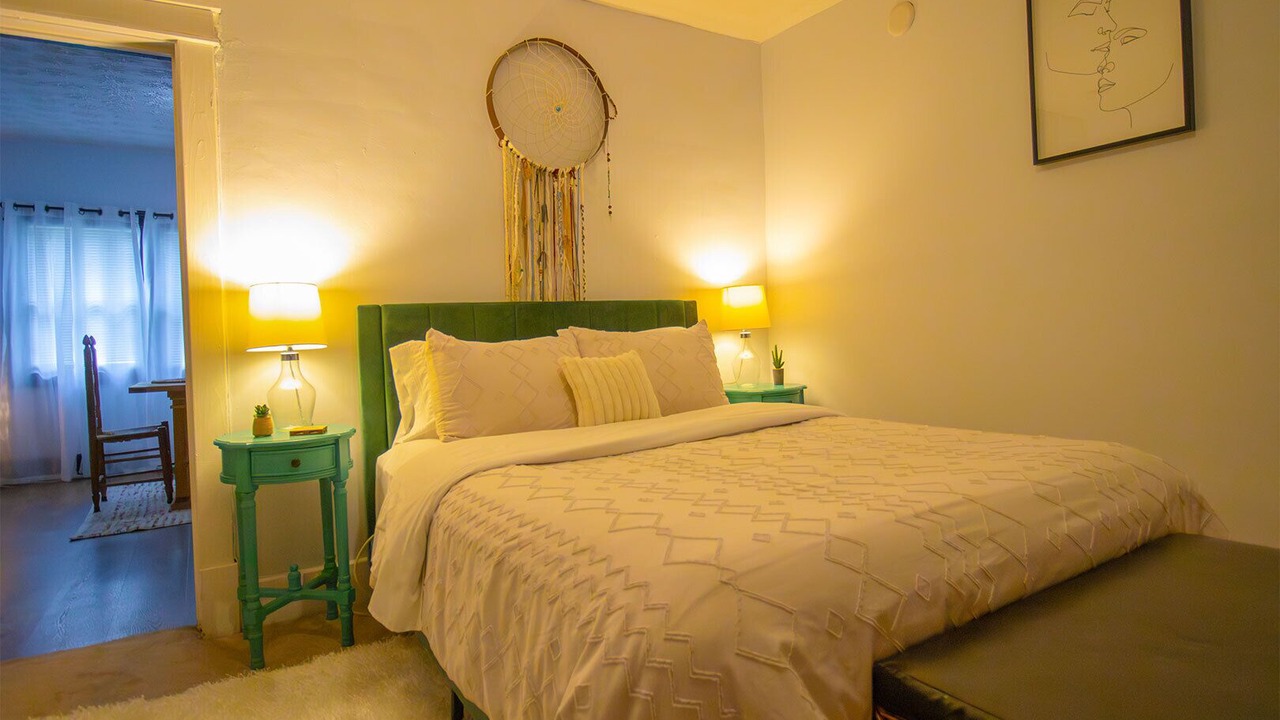 Photo of Bedroom in Hadley - Washington