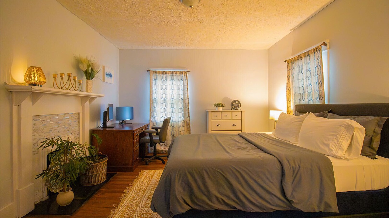 Photo of Bedroom in Hadley - Washington