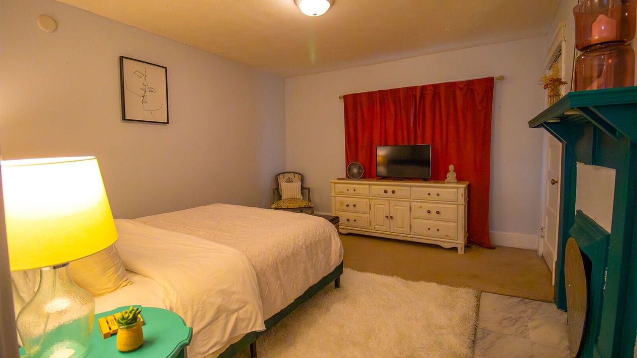 Photo of Bedroom in Hadley - Washington