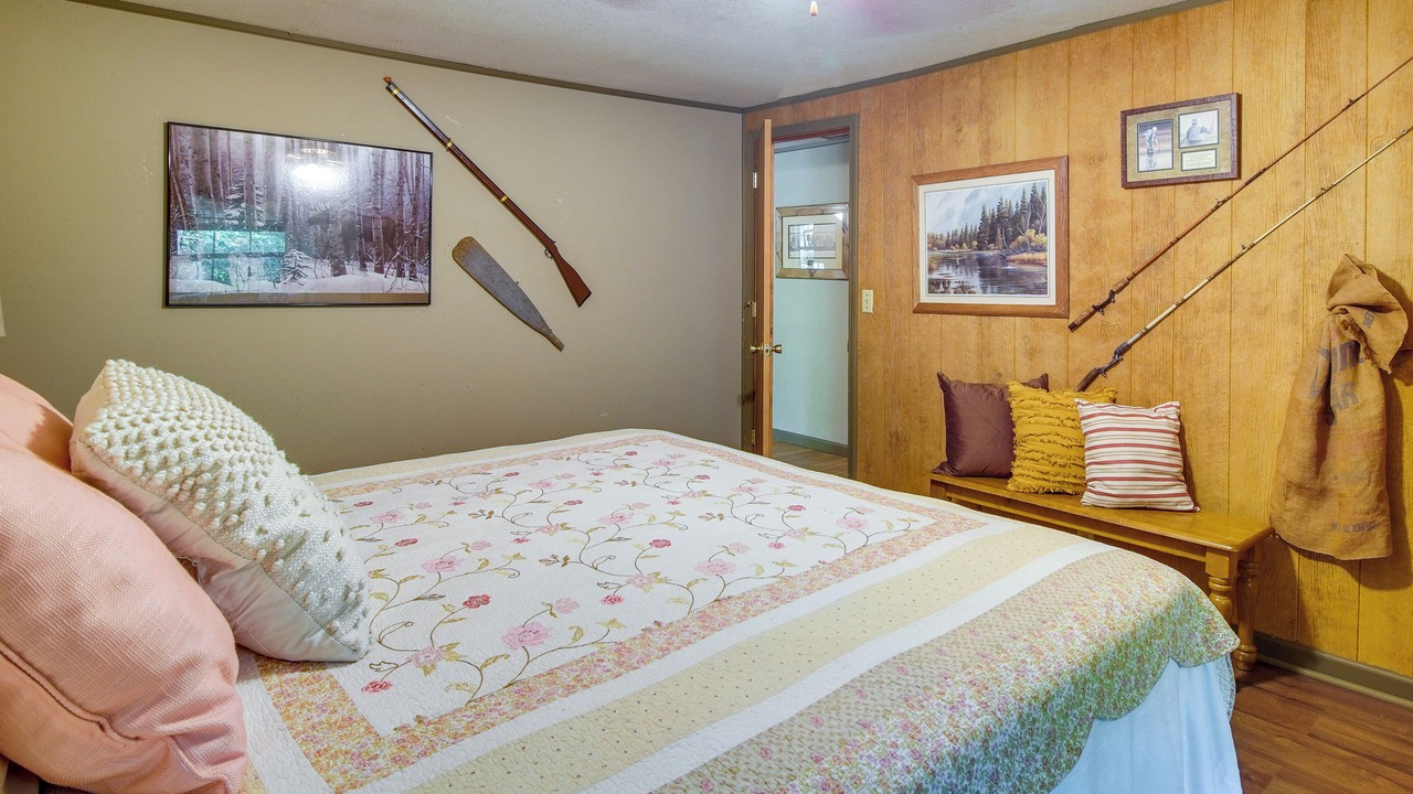 Photo of Bedroom in Elkins