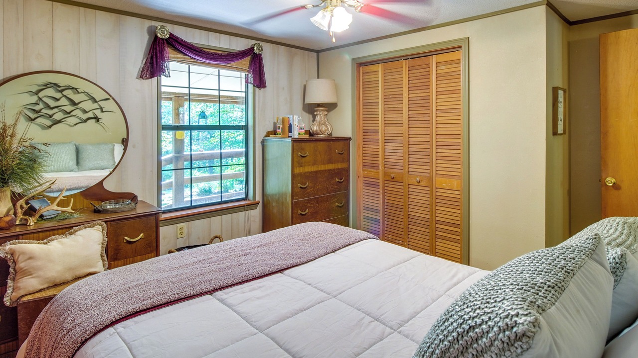 Photo of Bedroom in Elkins
