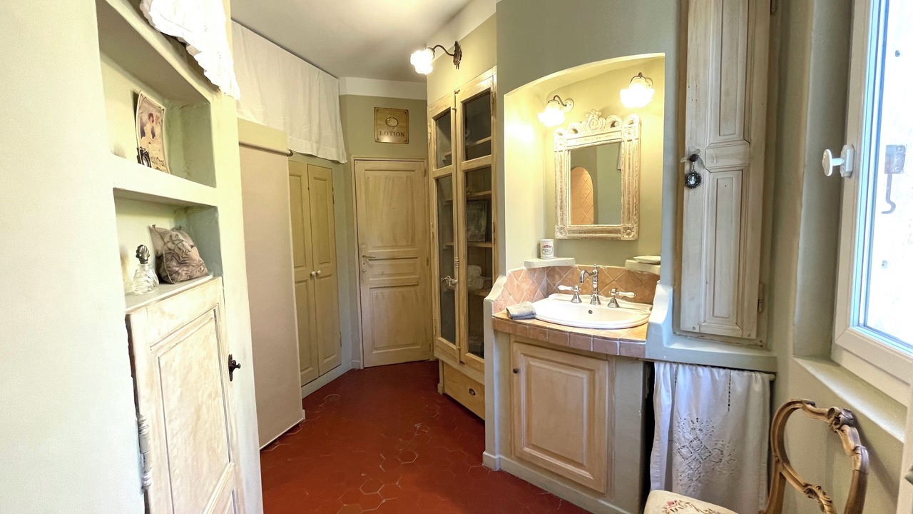 Photo of Bathroom in Couronne Urbaine