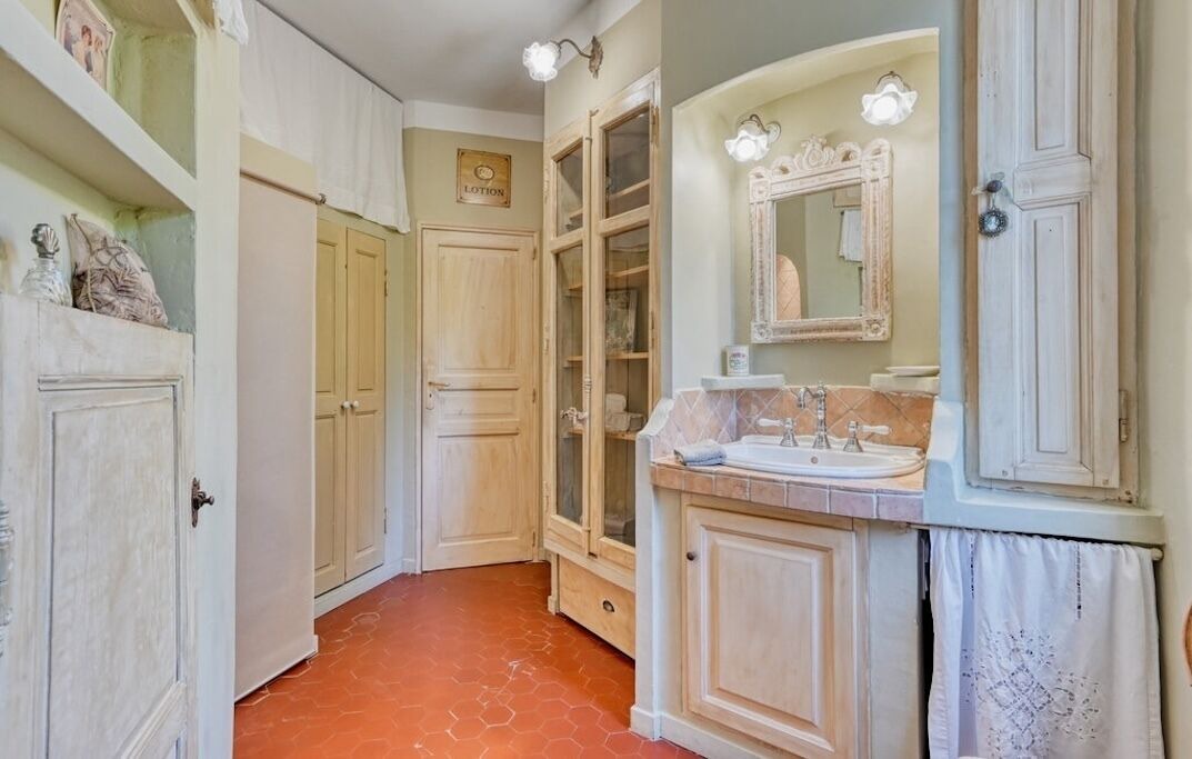 Photo of Bathroom in Couronne Urbaine