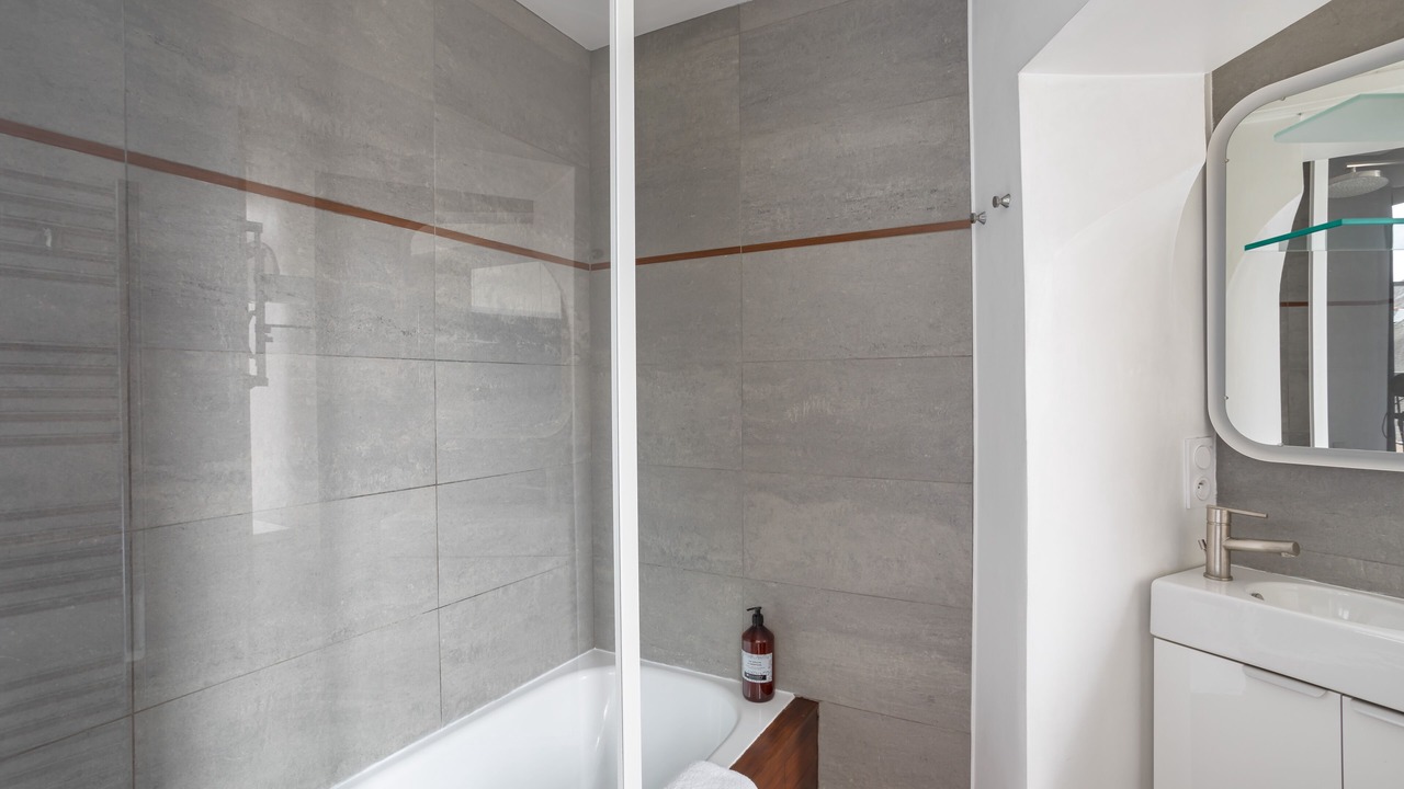 Photo of Bathroom in Centre