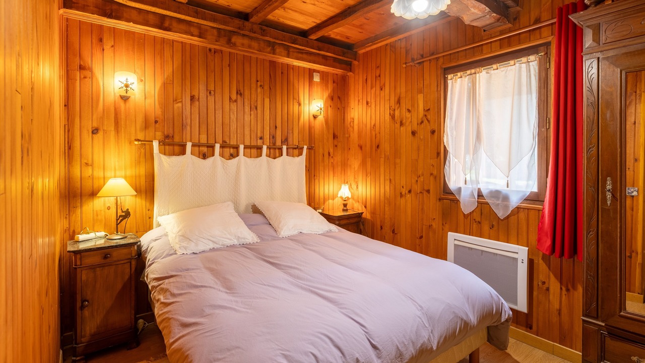 Photo of Bedroom in Real