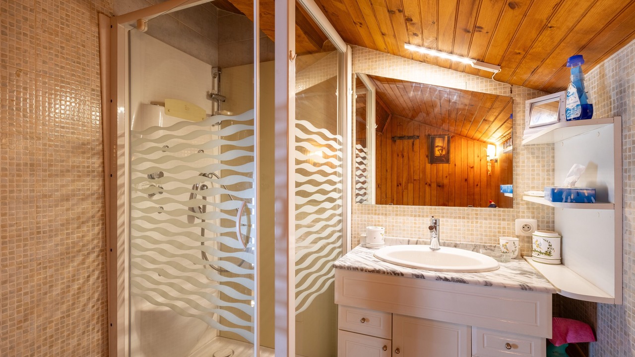 Photo of Bathroom in Real