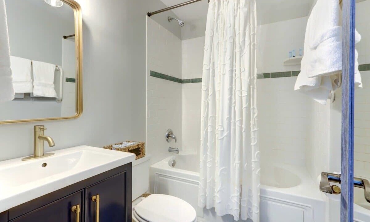 Photo of Bathroom in Beach Institute