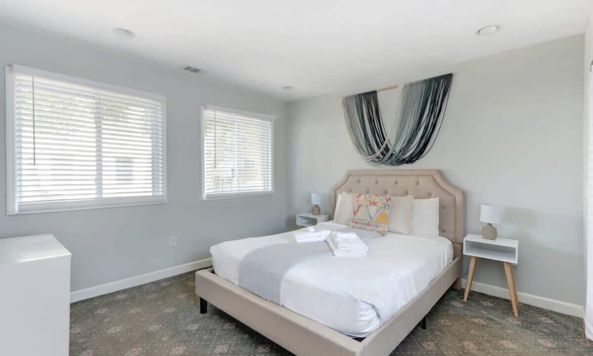 Photo of Bedroom in Beach Institute