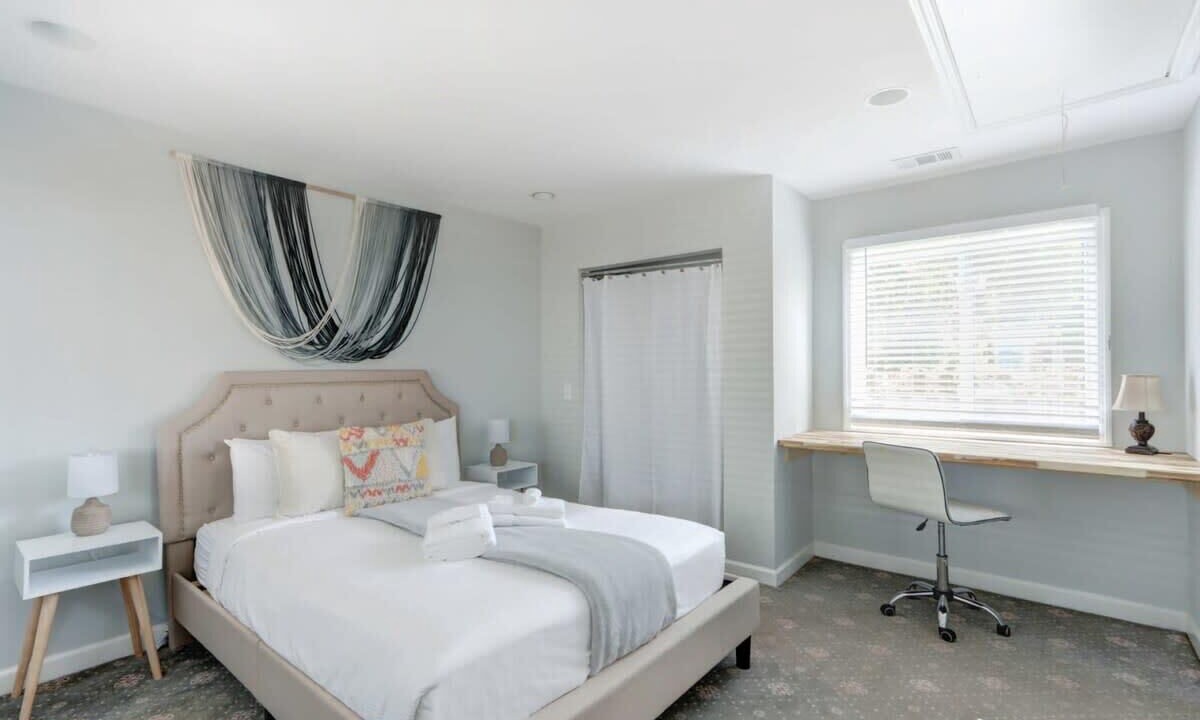 Photo of Bedroom in Beach Institute