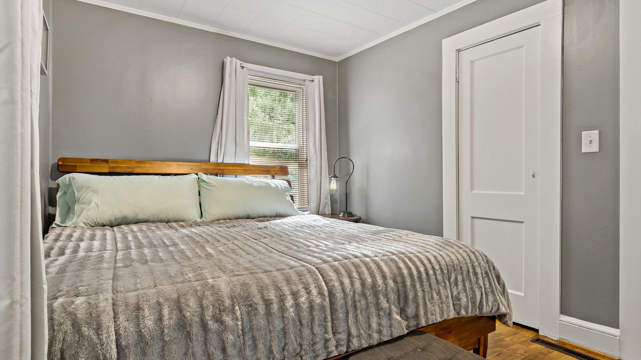 Photo of Bedroom in Woodfin