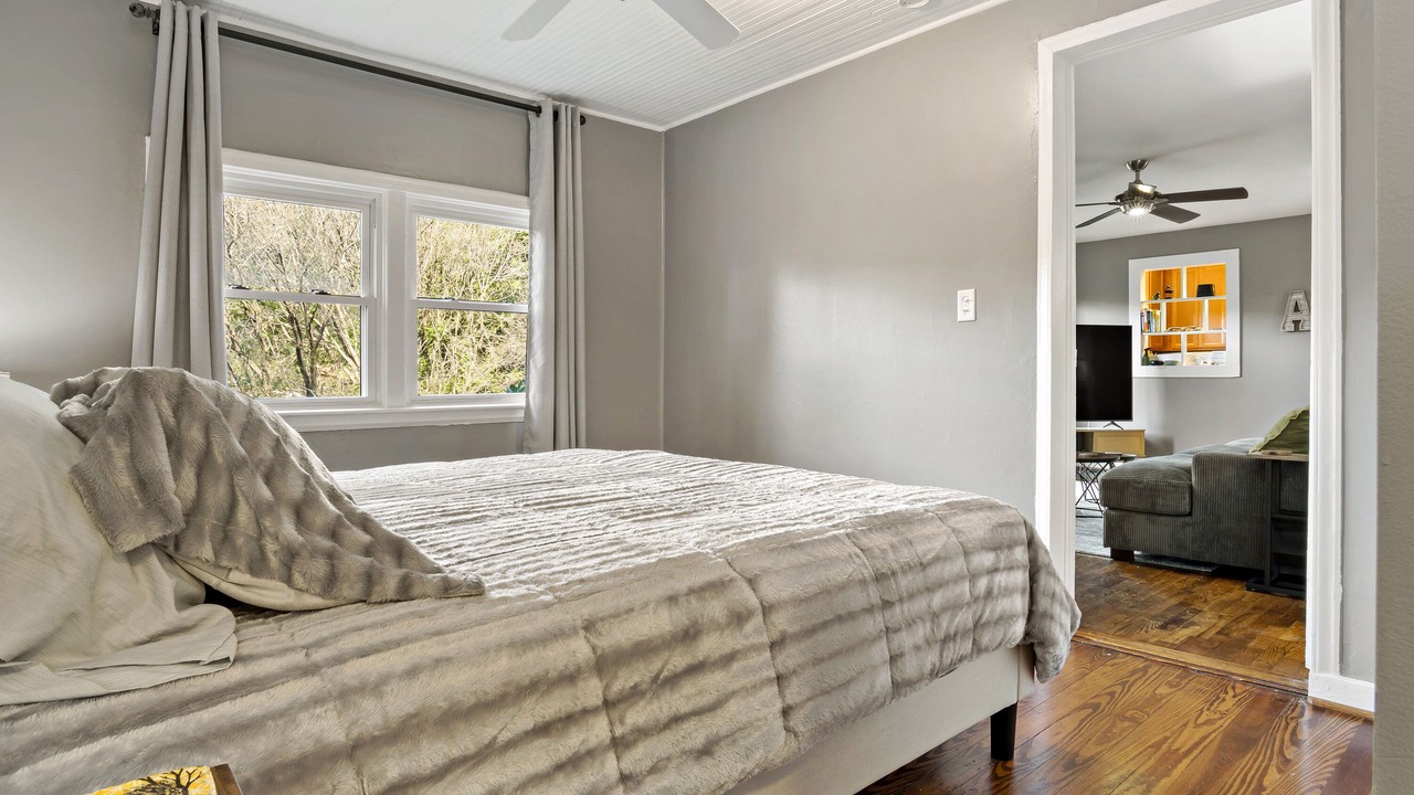 Photo of Bedroom in Woodfin