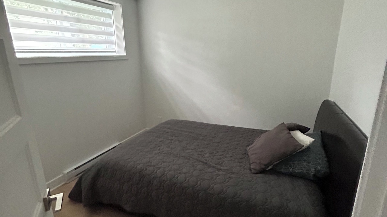Photo of Bedroom in Longueuil