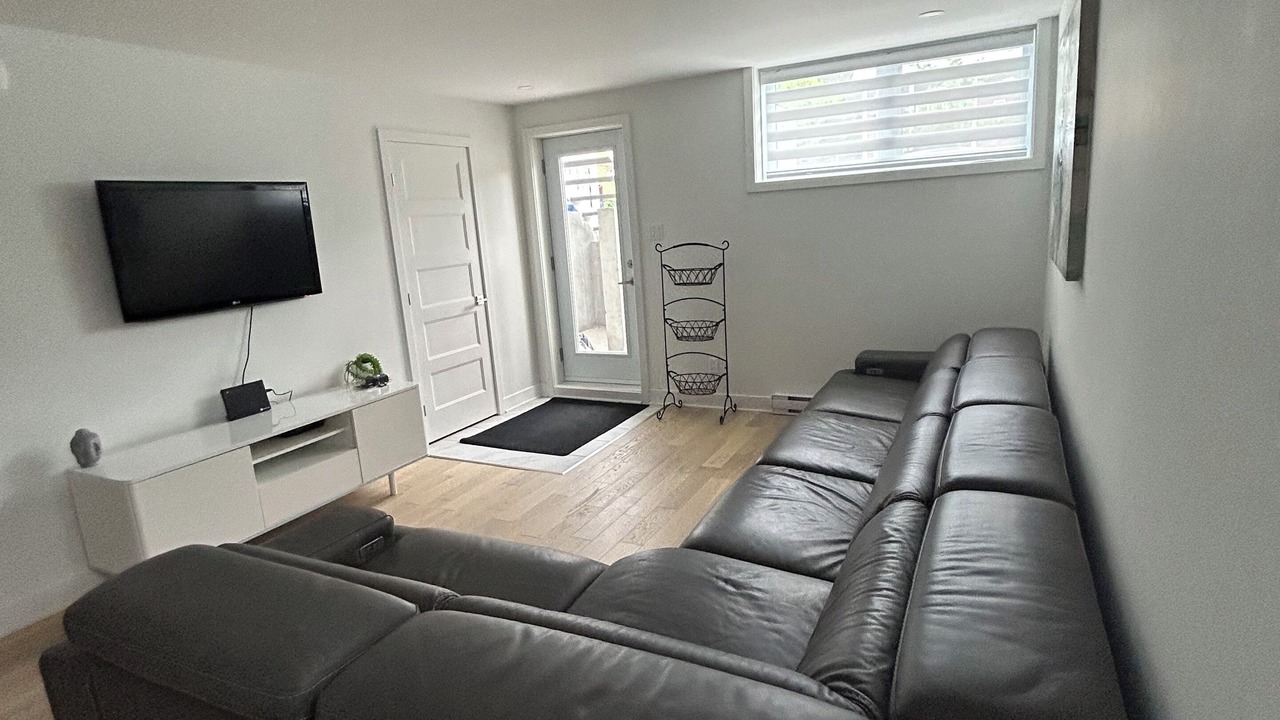 Photo of Livingroom in Longueuil