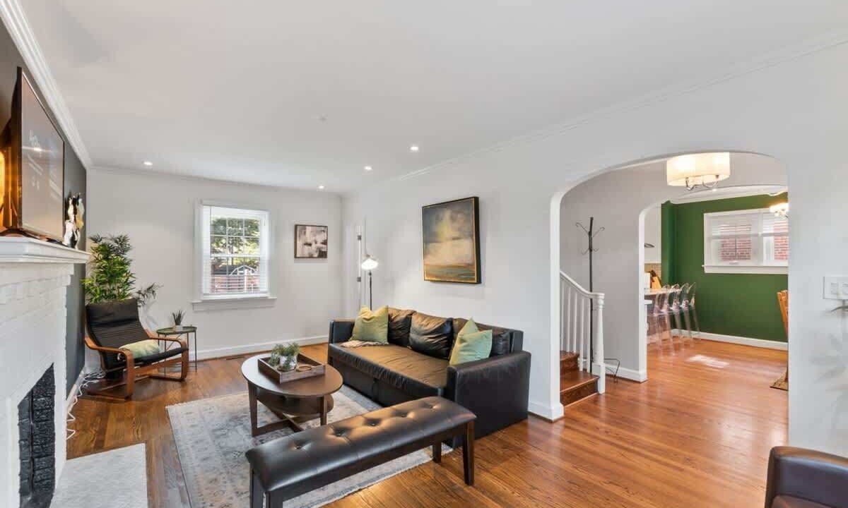 Photo of Livingroom in Del Ray