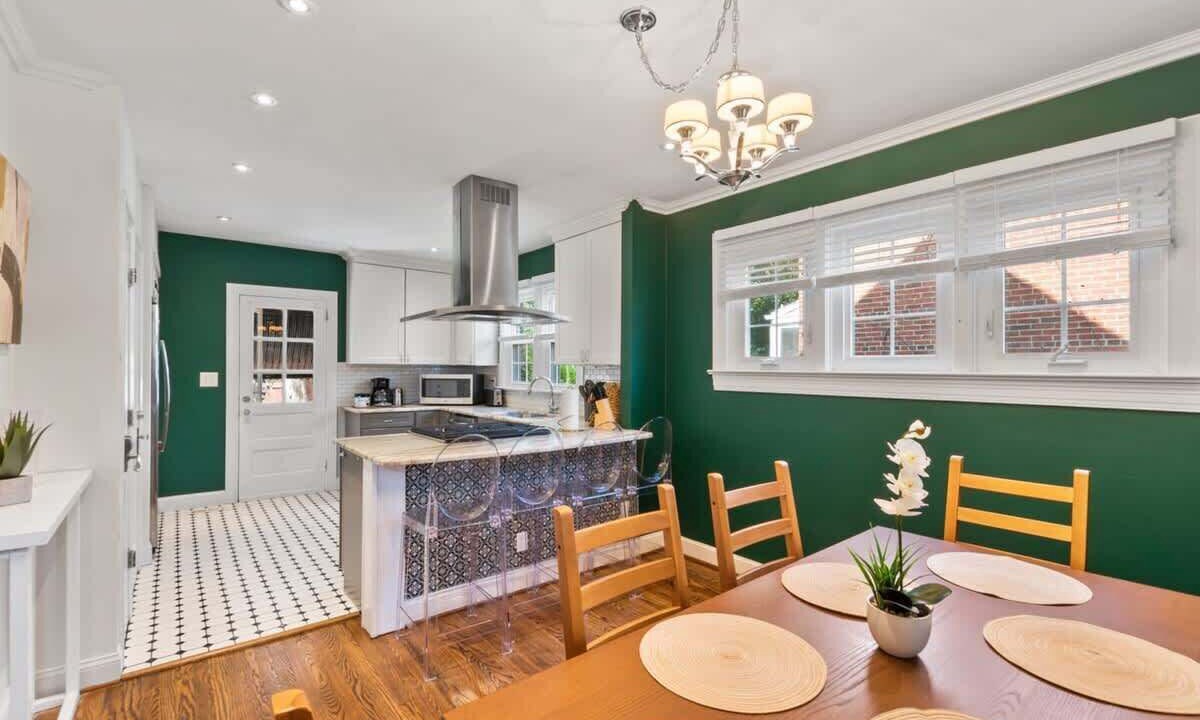Photo of Bedroom in Del Ray
