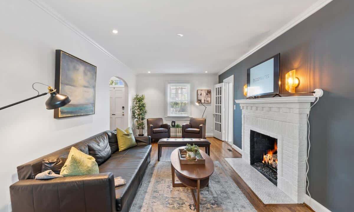 Photo of Livingroom in Del Ray