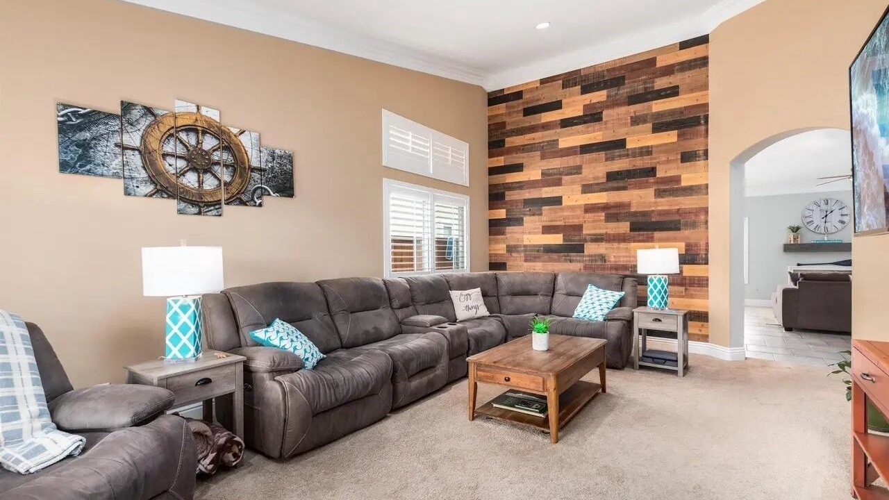Photo of Livingroom in North Valley