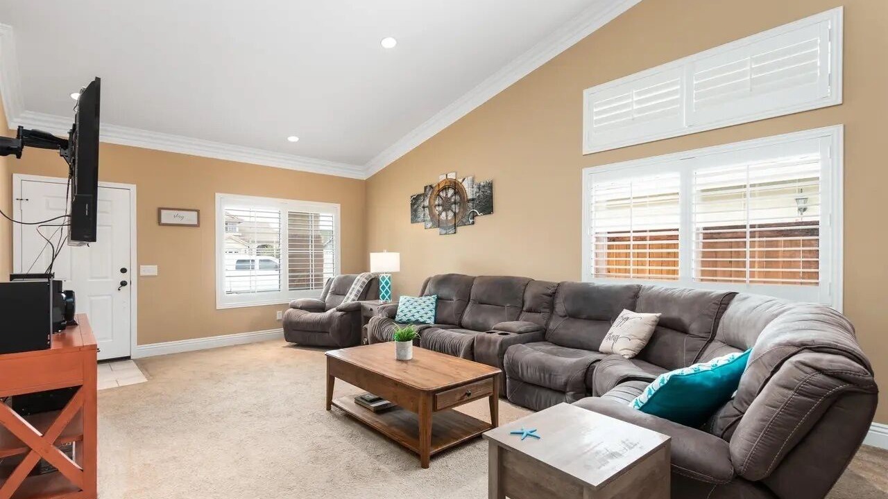 Photo of Livingroom in North Valley