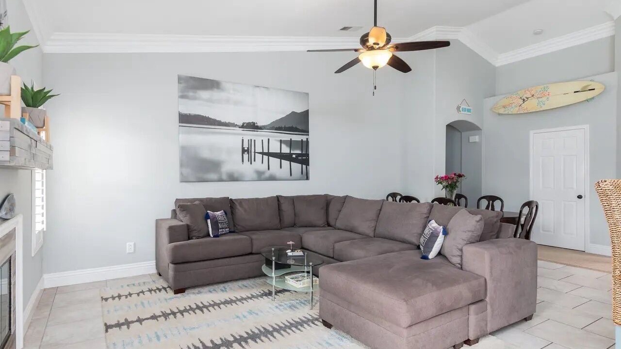 Photo of Livingroom in North Valley