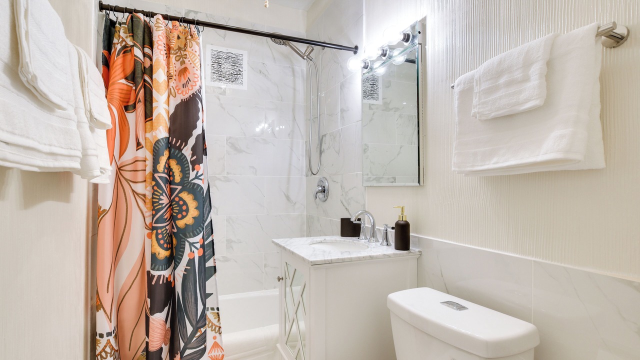 Photo of Bathroom in Lincoln Park
