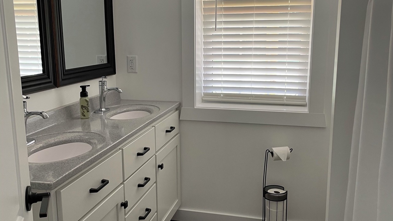 Photo of Bathroom in Hallsville