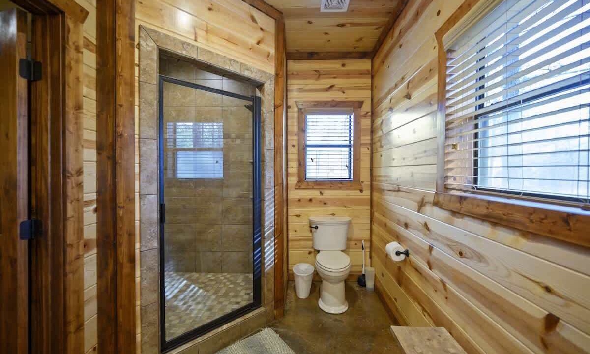 Photo of Bathroom in Hochatown