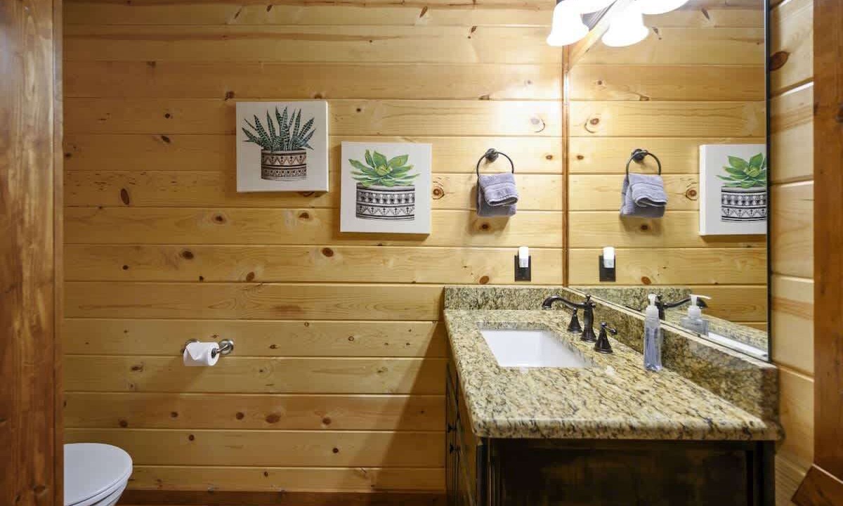 Photo of Bathroom in Hochatown