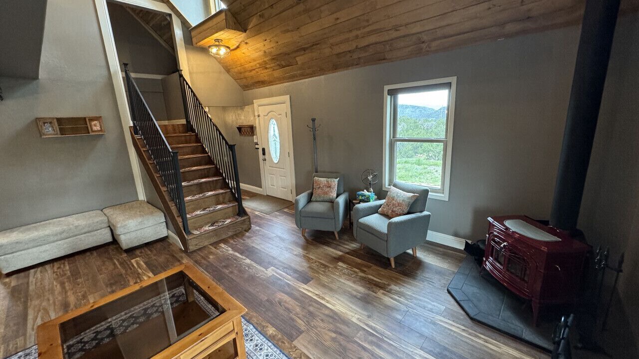 Photo of Livingroom in Canon City
