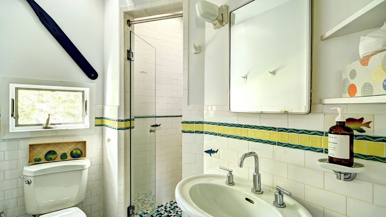Photo of Bathroom in Amagansett Dunes