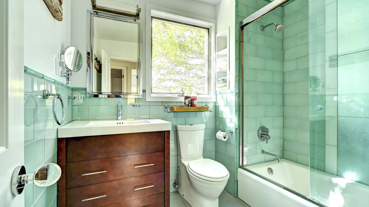 Photo of Bathroom in Amagansett Dunes
