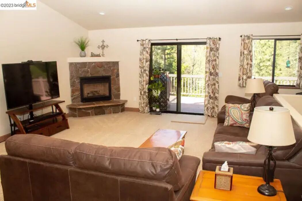 Photo of Livingroom in Phoenix Lake-Cedar Ridge
