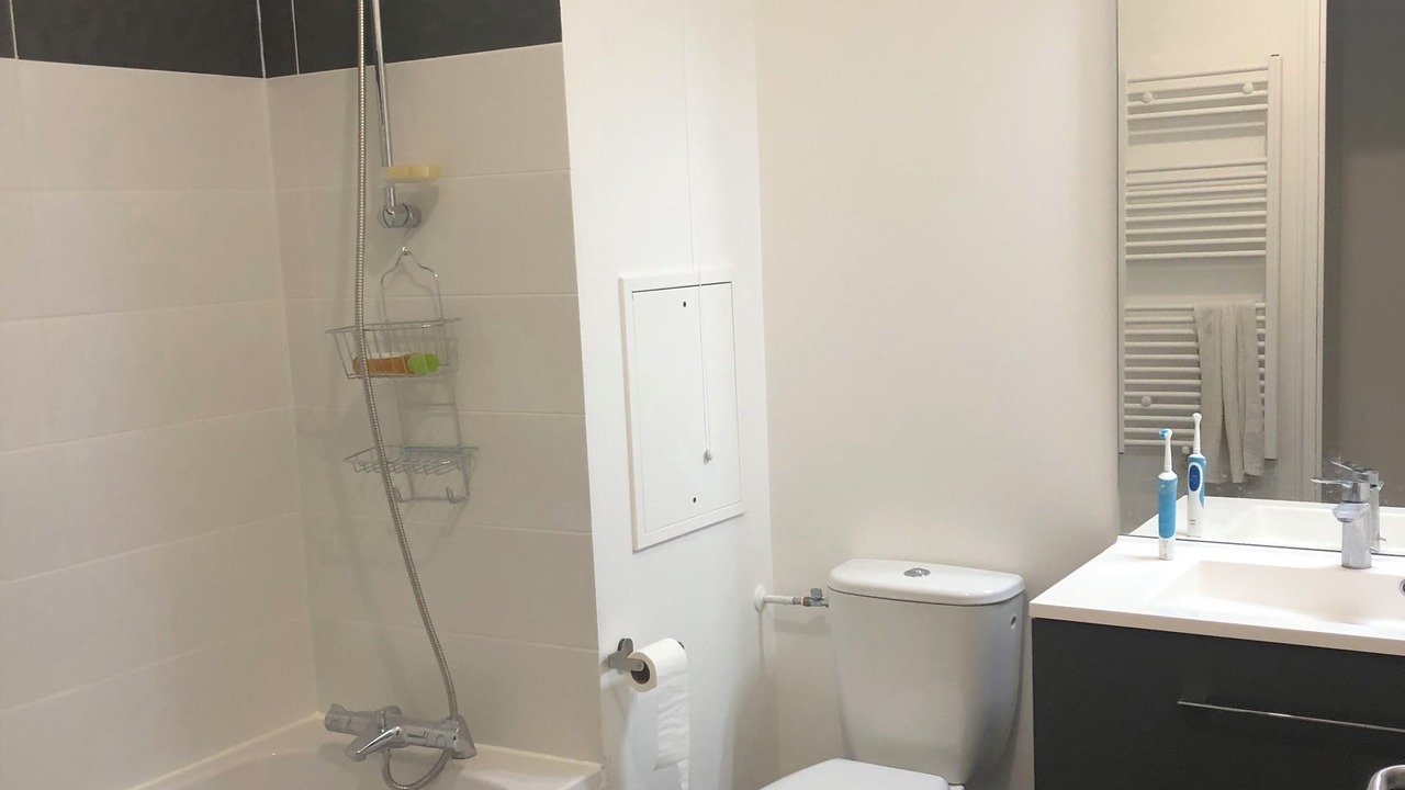Photo of Bathroom in Colombes