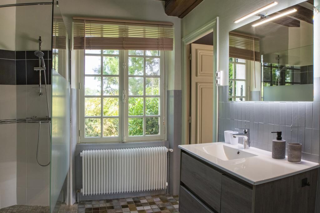 Photo of Bathroom in Huisseau-sur-Mauves