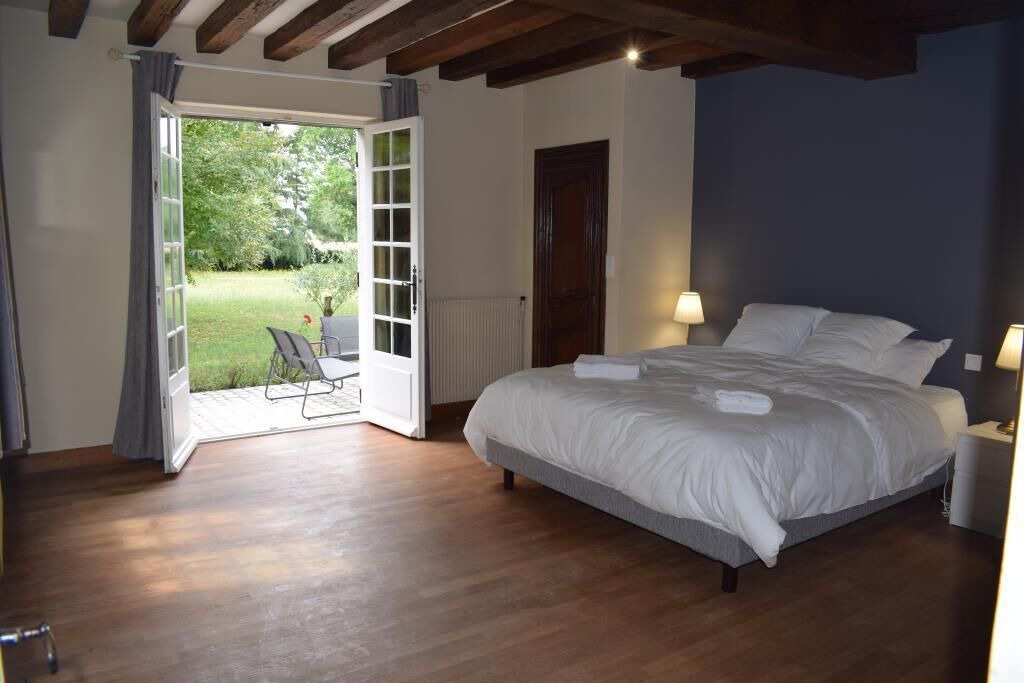Photo of Bedroom in Huisseau-sur-Mauves