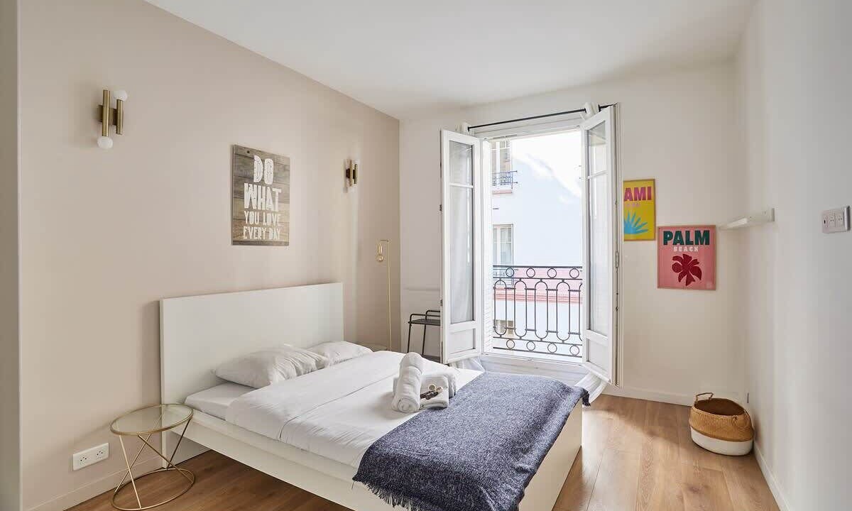 Photo of Bedroom in Saint-Lambert