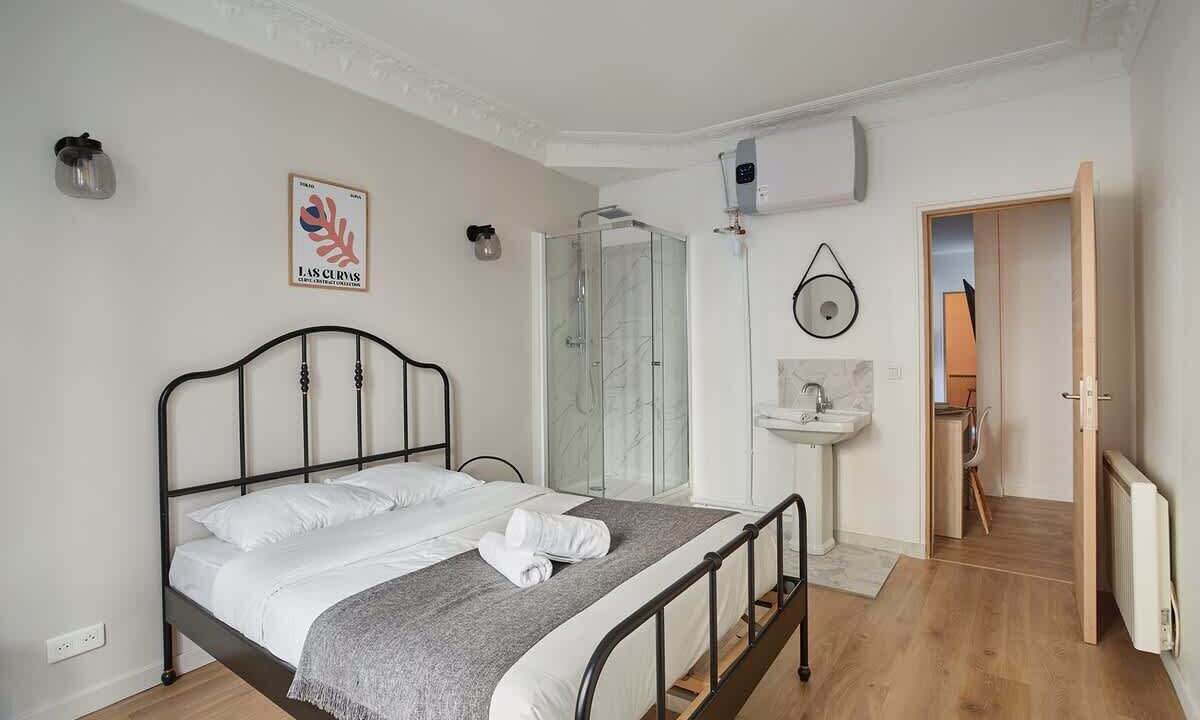 Photo of Bedroom in Saint-Lambert