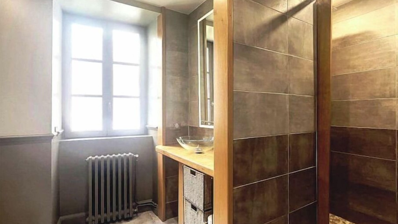 Photo of Bathroom in Montlucon