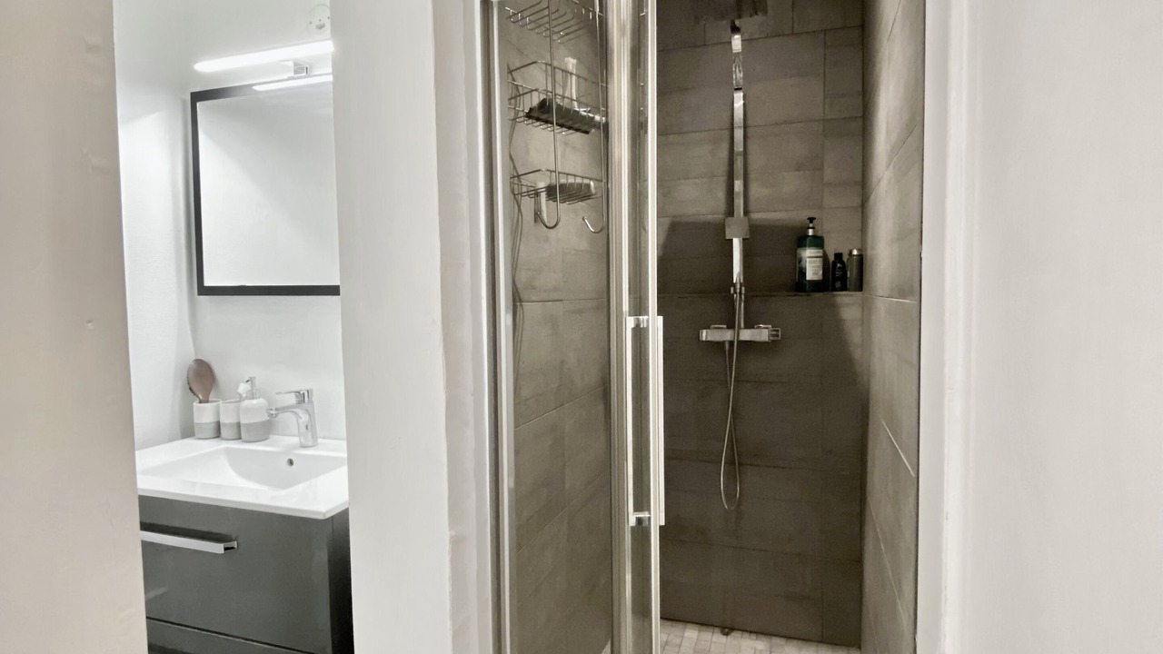 Photo of Bathroom in Quartier de l'Ecole-Militaire