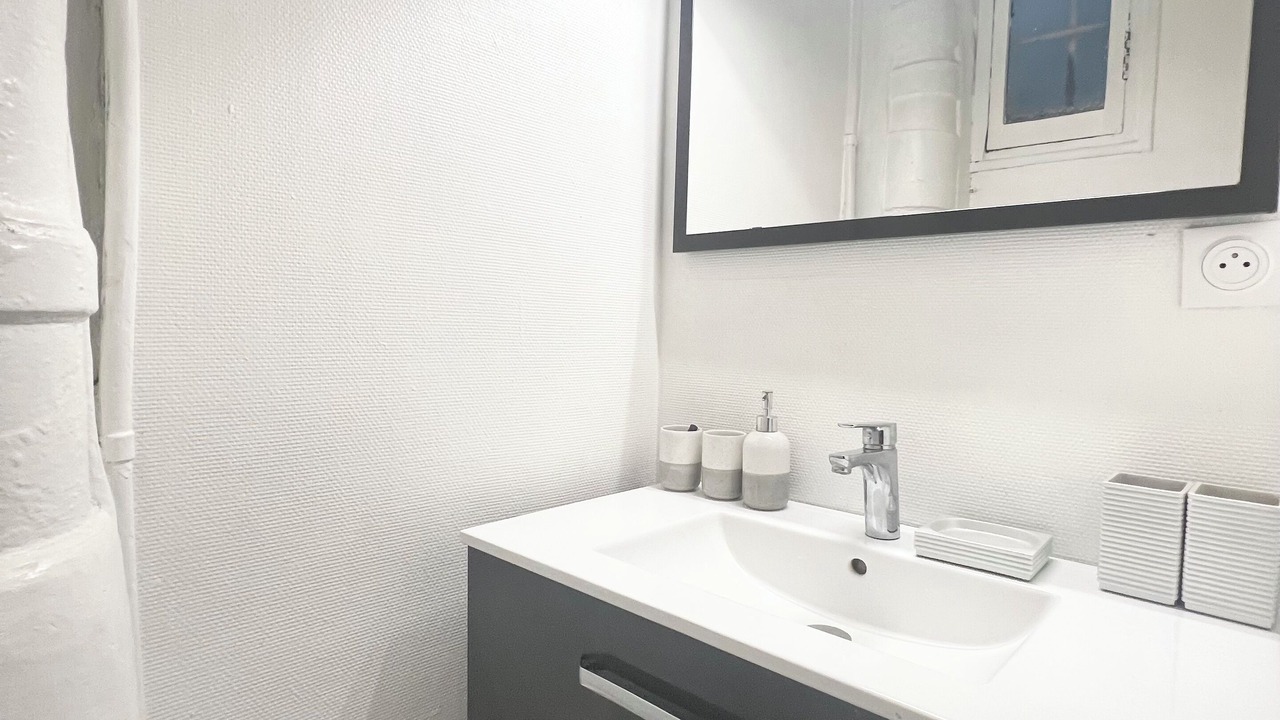Photo of Bathroom in Quartier de l'Ecole-Militaire