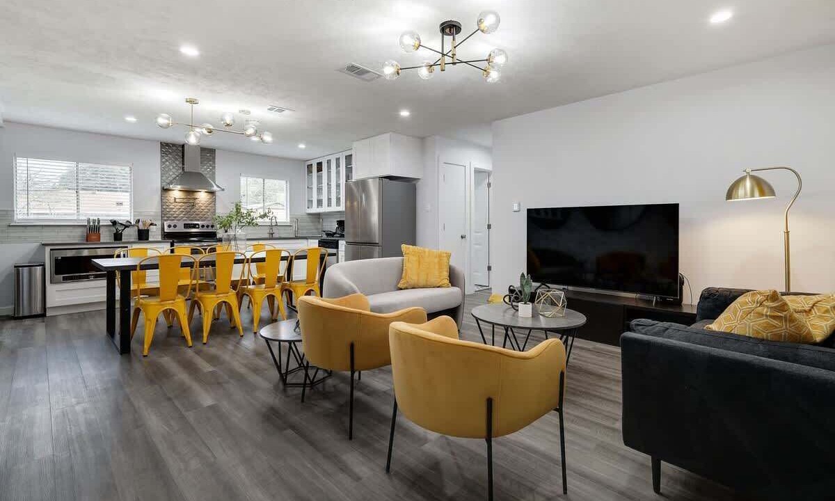Photo of Livingroom in North Richland Hills