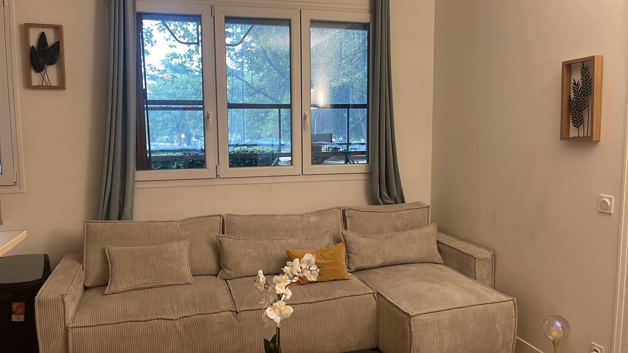 Photo of Livingroom in Republique–Point-du-Jour