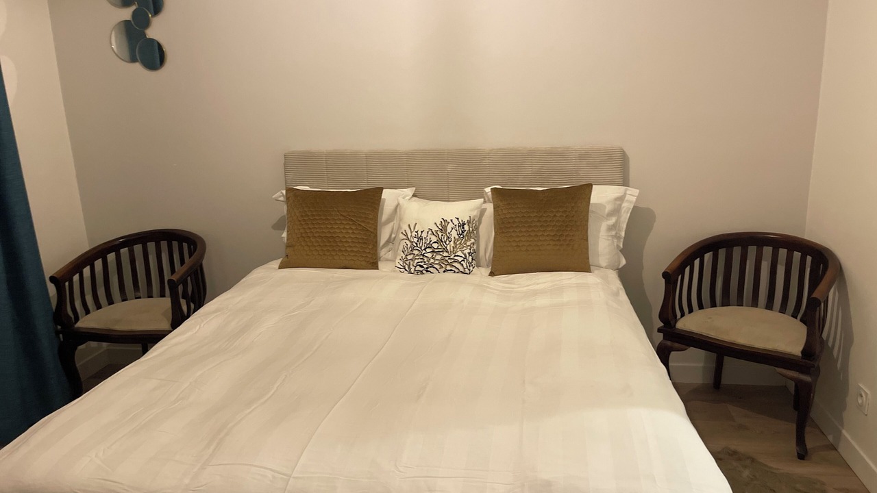 Photo of Bedroom in Republique–Point-du-Jour