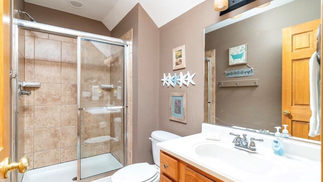 Photo of Bathroom in Lakeside Estates